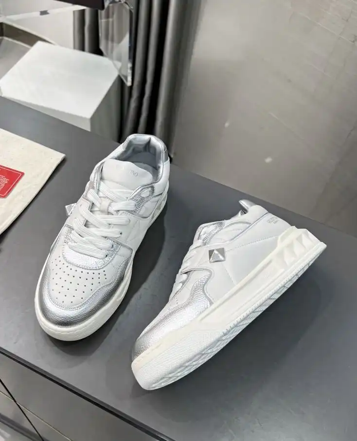 hype Valentino Sneakers