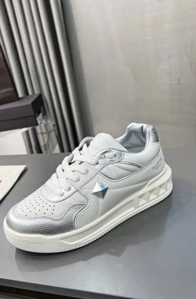 hype Valentino Sneakers