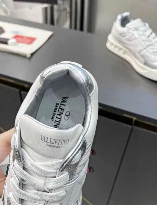 hype Valentino Sneakers