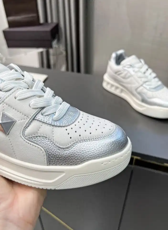 hype Valentino Sneakers