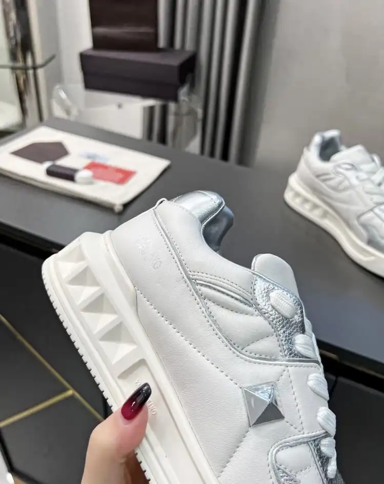 hype Valentino Sneakers