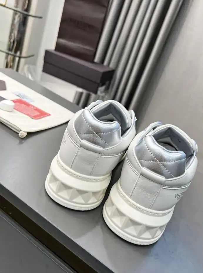 hype Valentino Sneakers