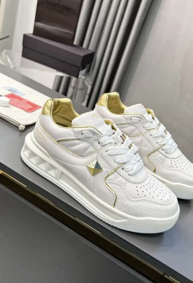 hype Valentino Sneakers