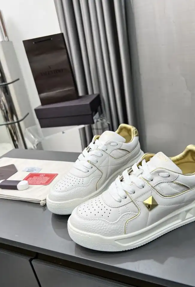 hype Valentino Sneakers