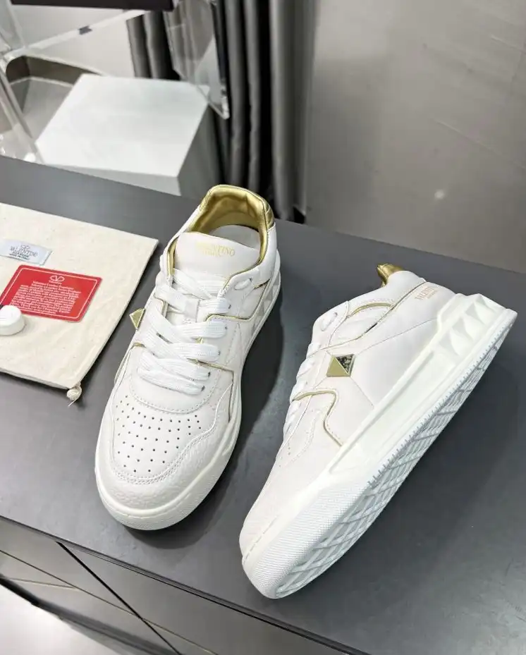 hype Valentino Sneakers