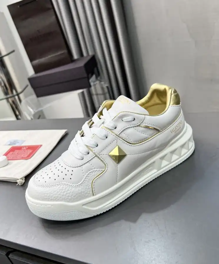 hype Valentino Sneakers