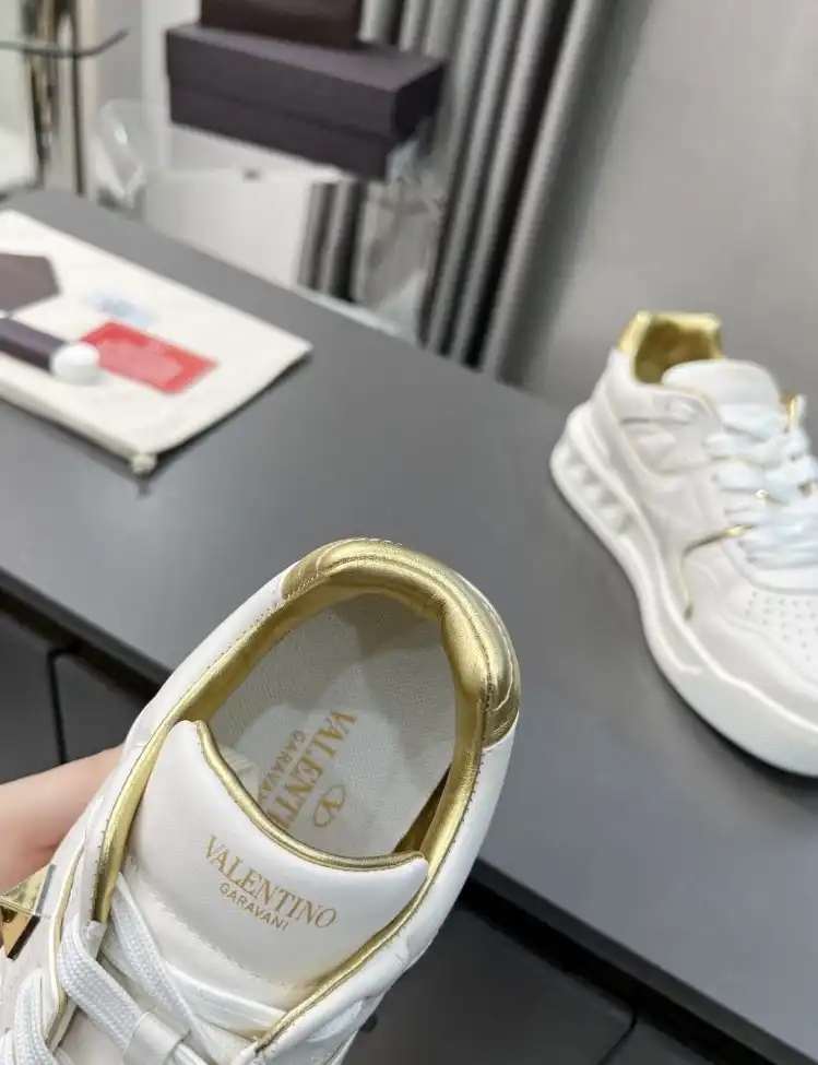 hype Valentino Sneakers