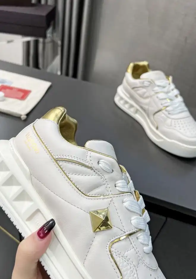 hype Valentino Sneakers