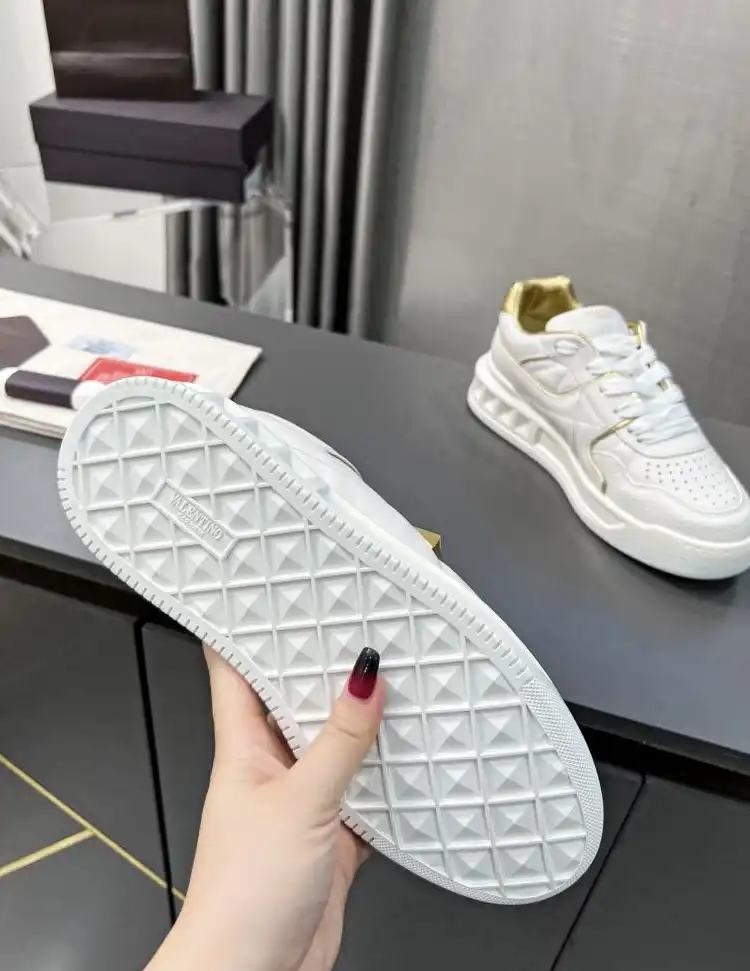 hype Valentino Sneakers