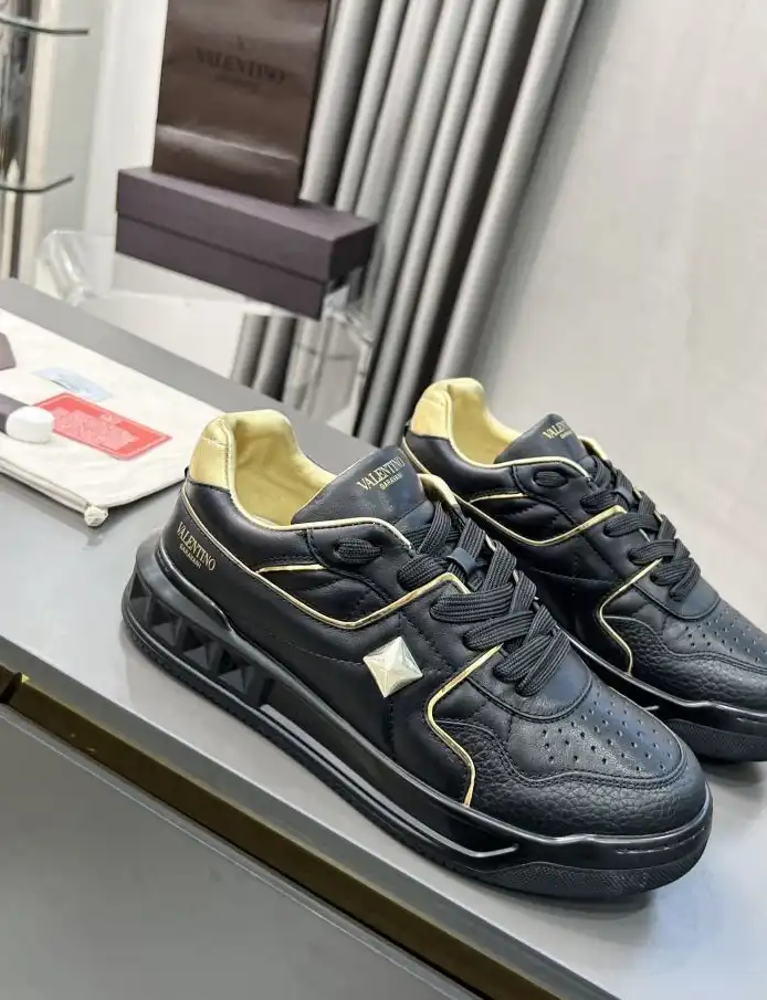 hype Valentino Sneakers