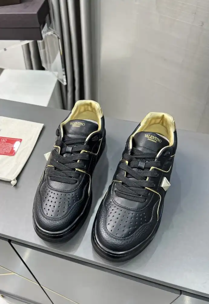 hype Valentino Sneakers