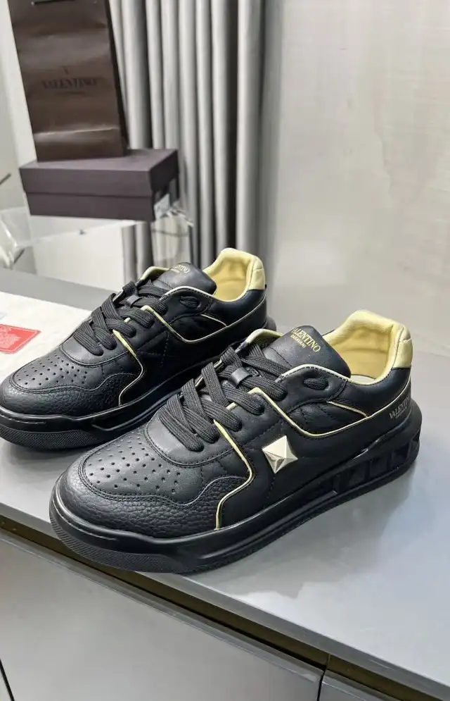 hype Valentino Sneakers