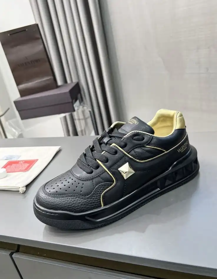 hype Valentino Sneakers