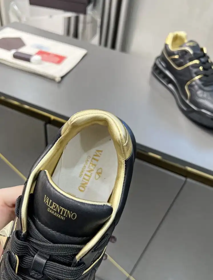 hype Valentino Sneakers