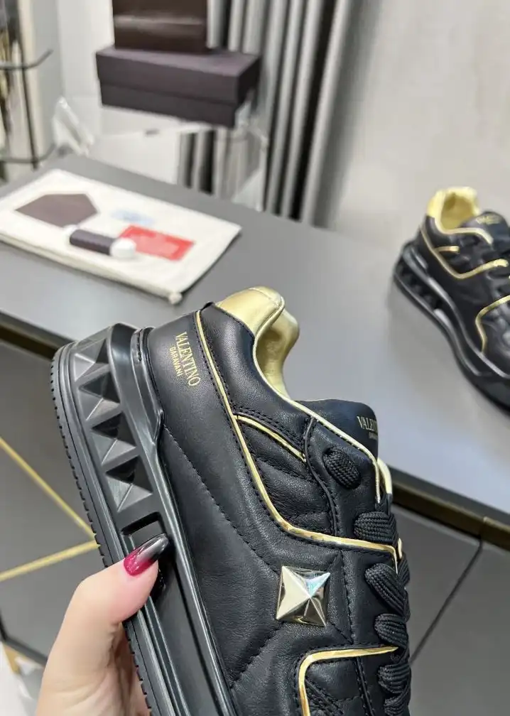 hype Valentino Sneakers