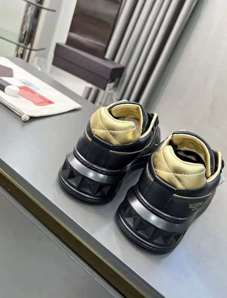 hype Valentino Sneakers