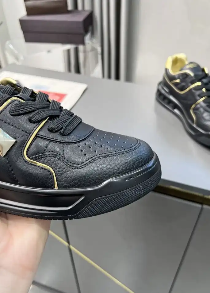 hype Valentino Sneakers