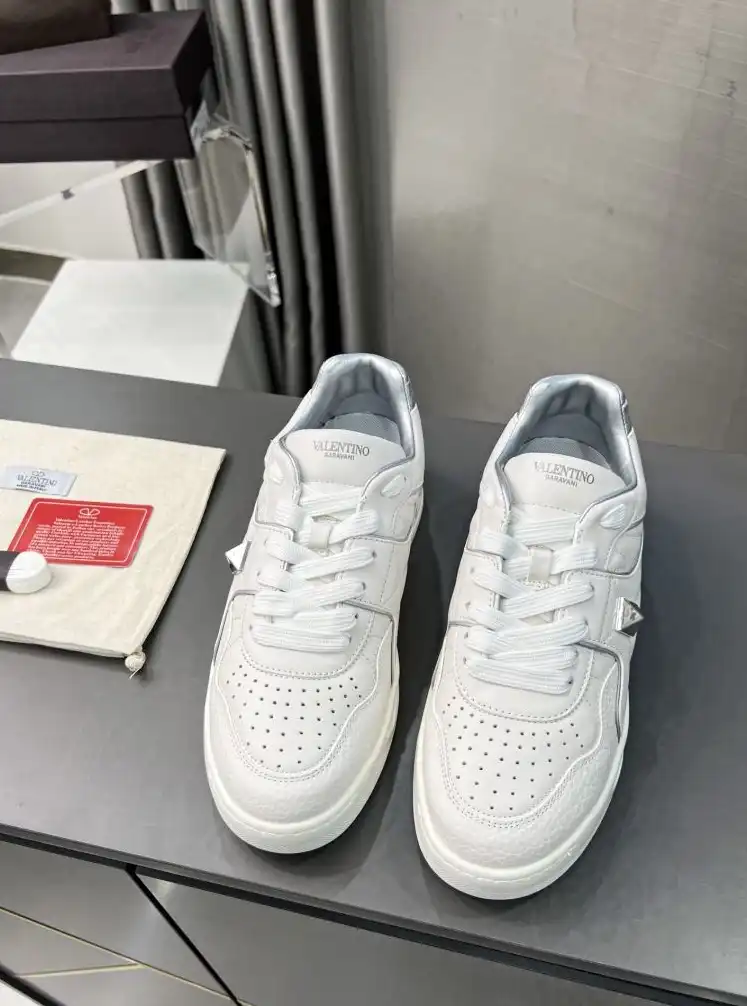 hype Valentino Sneakers