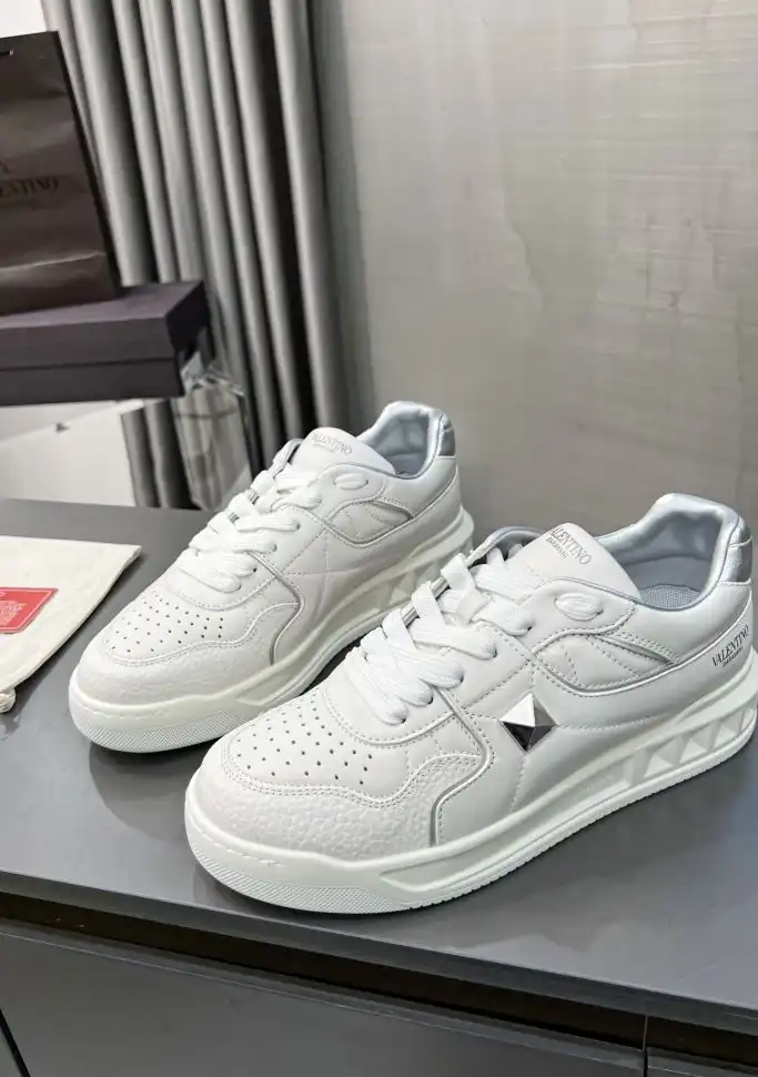 hype Valentino Sneakers