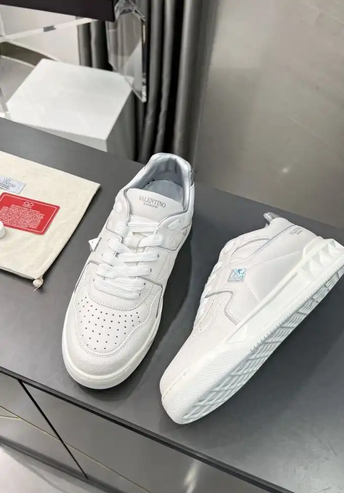 hype Valentino Sneakers