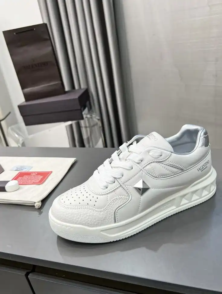 hype Valentino Sneakers