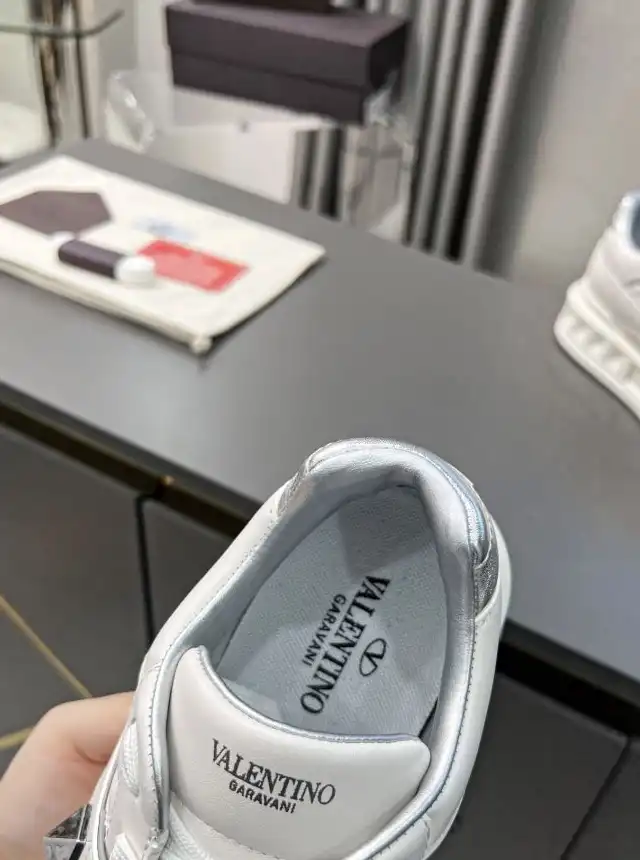 hype Valentino Sneakers