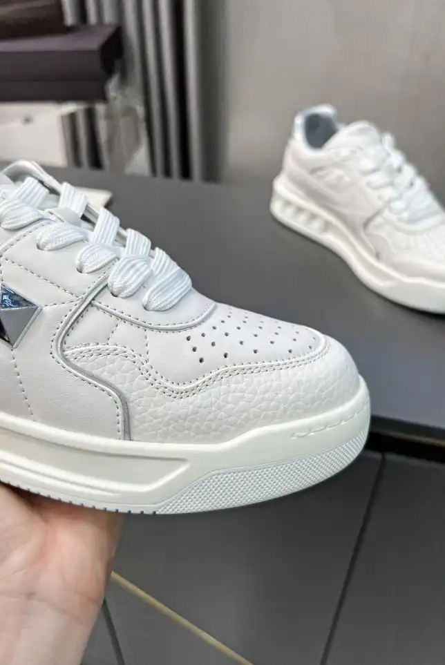 hype Valentino Sneakers