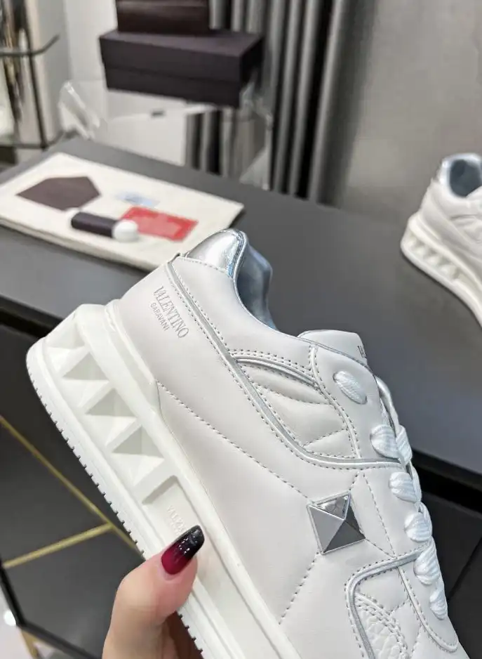 hype Valentino Sneakers