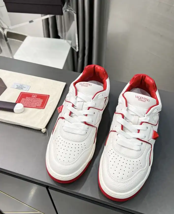 hype Valentino Sneakers