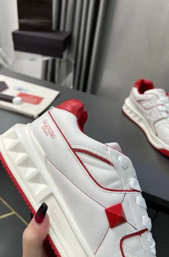 hype Valentino Sneakers