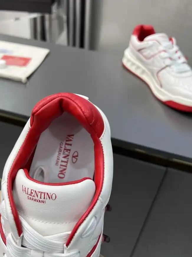 hype Valentino Sneakers