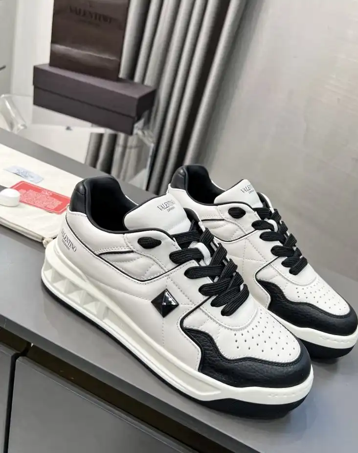 hype Valentino Sneakers