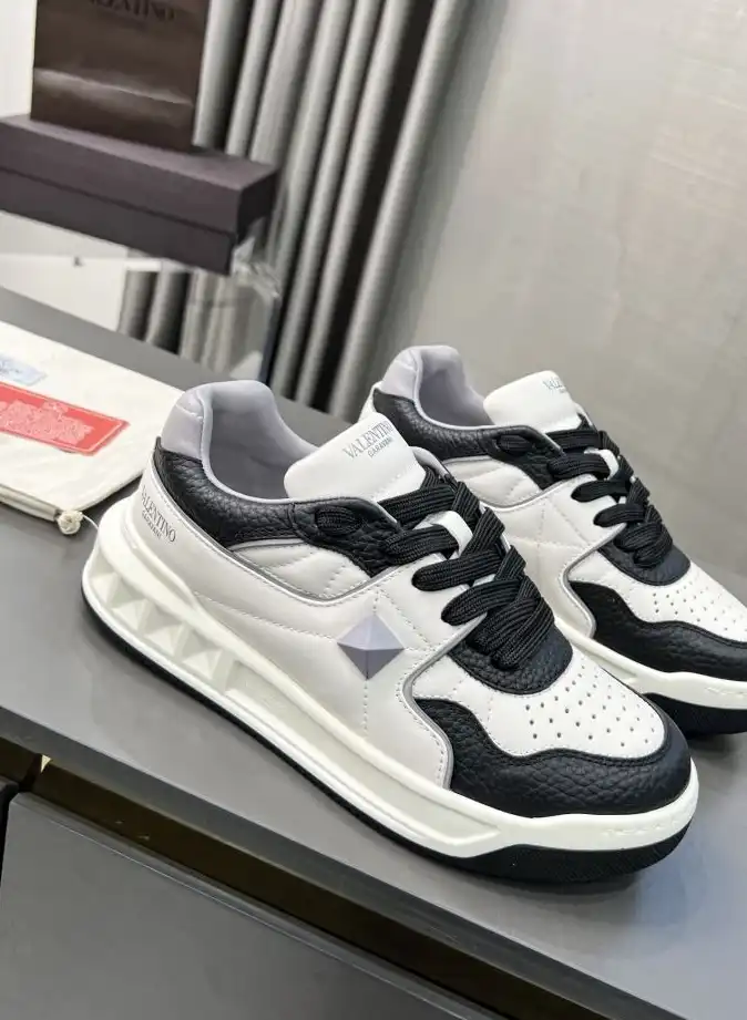 hype Valentino Sneakers