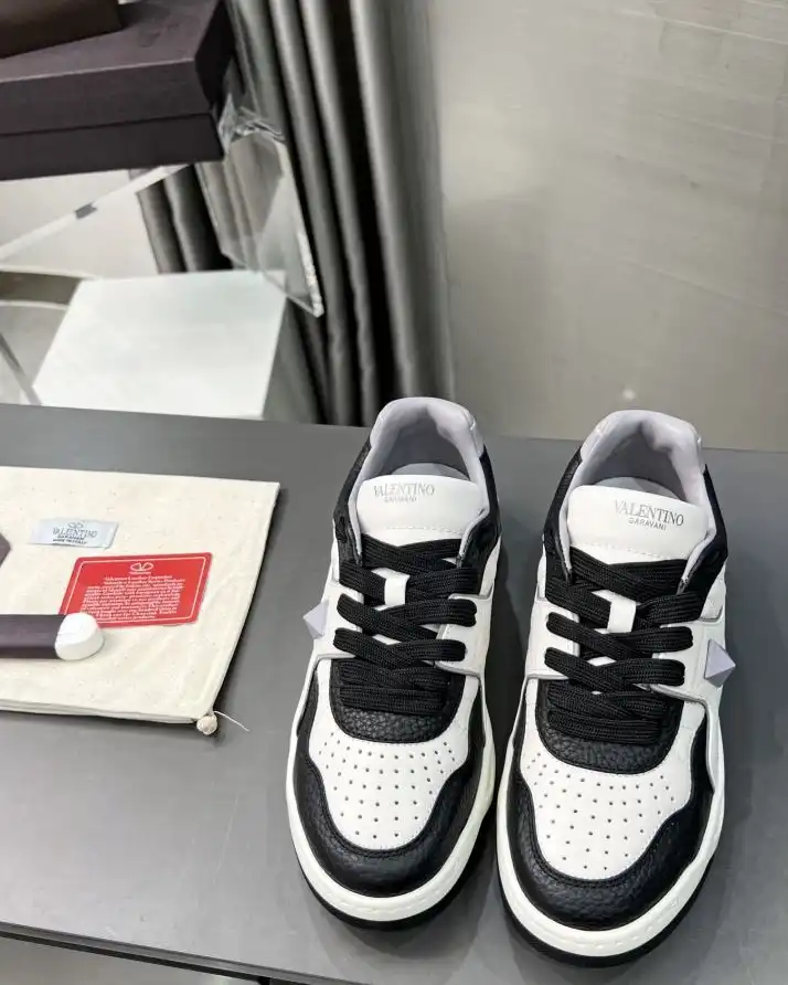 hype Valentino Sneakers