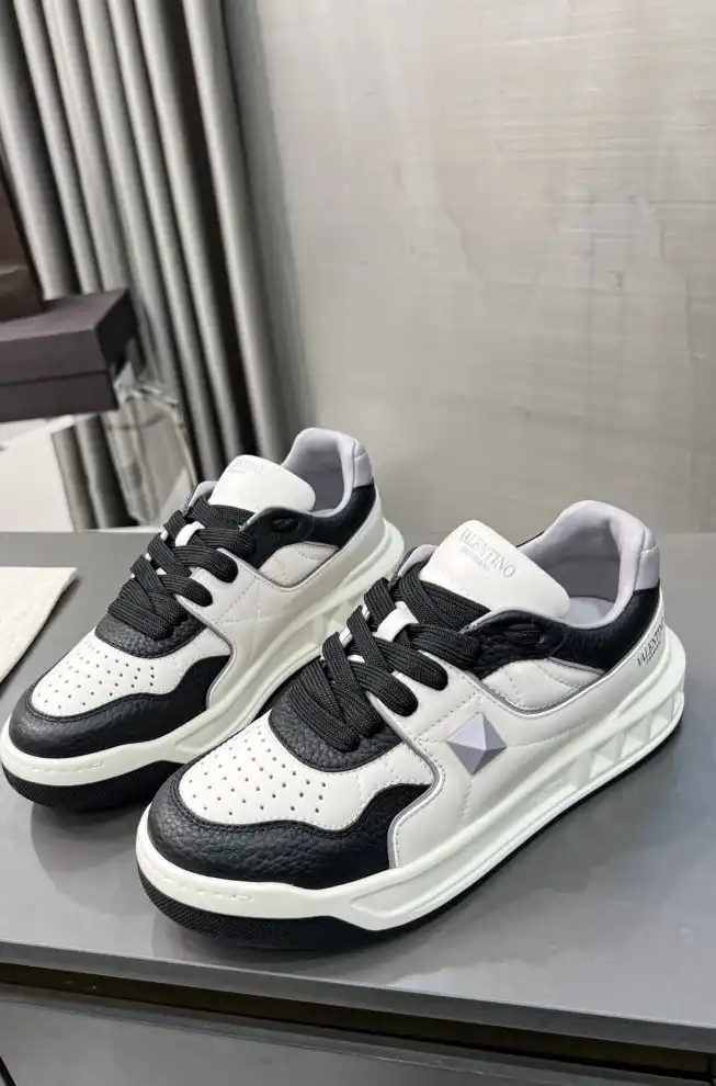 hype Valentino Sneakers