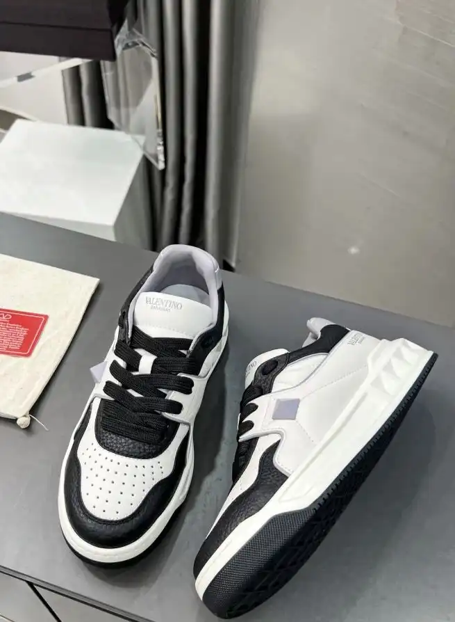 hype Valentino Sneakers