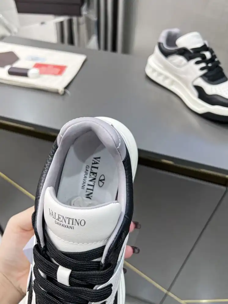 hype Valentino Sneakers