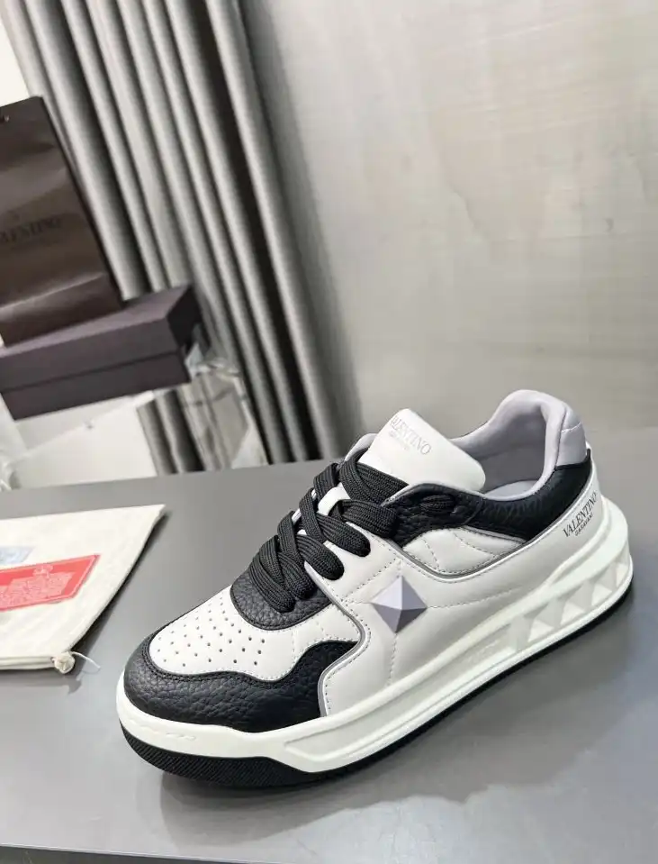 hype Valentino Sneakers