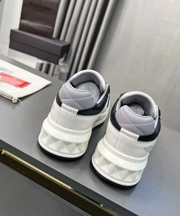 hype Valentino Sneakers