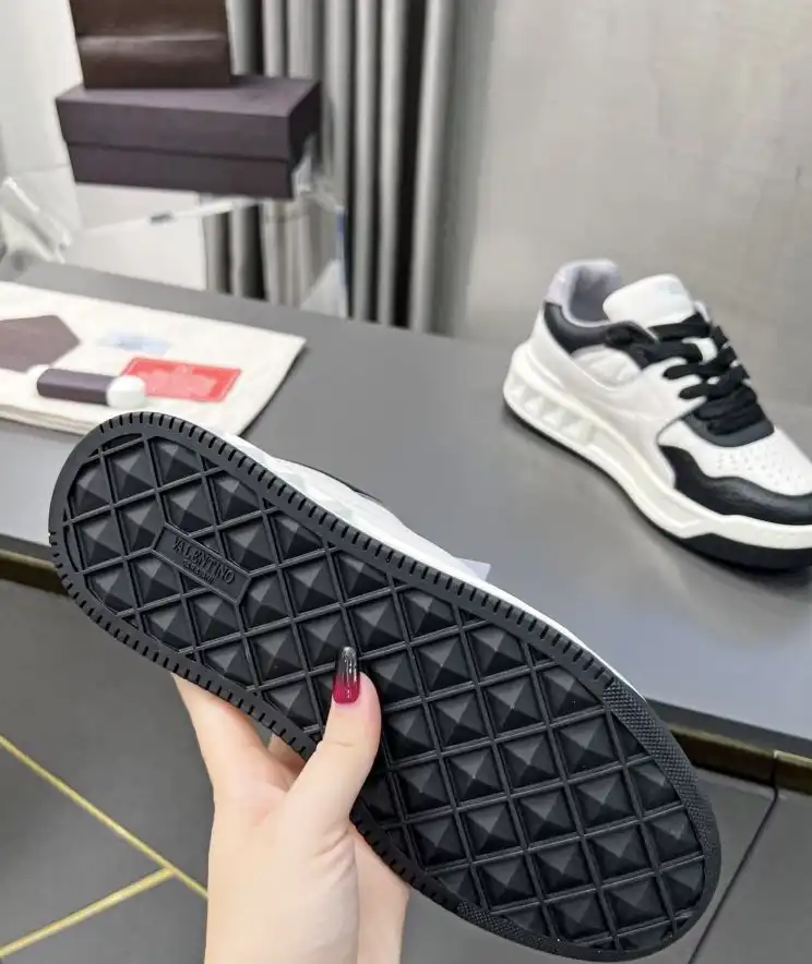 hype Valentino Sneakers