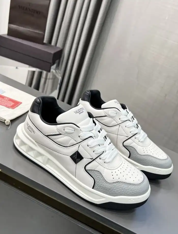 hype Valentino Sneakers