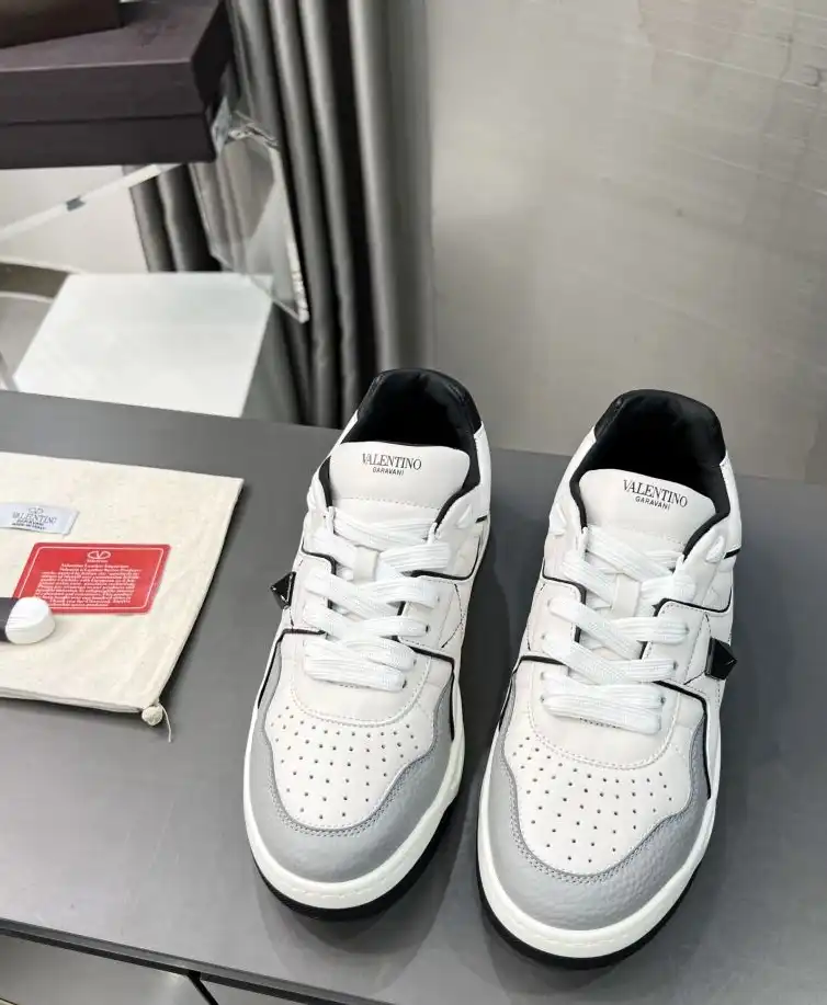 hype Valentino Sneakers