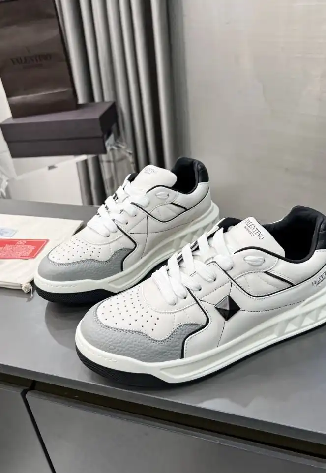 hype Valentino Sneakers