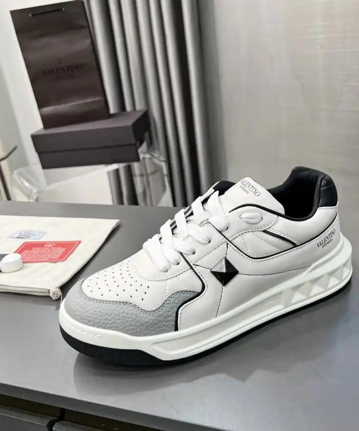 hype Valentino Sneakers