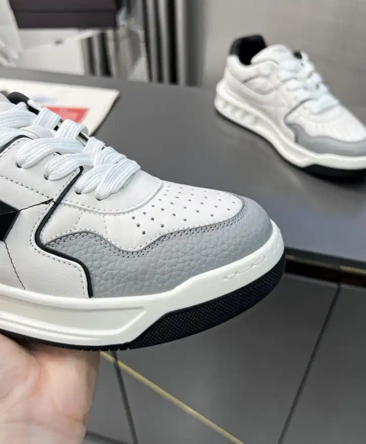 hype Valentino Sneakers