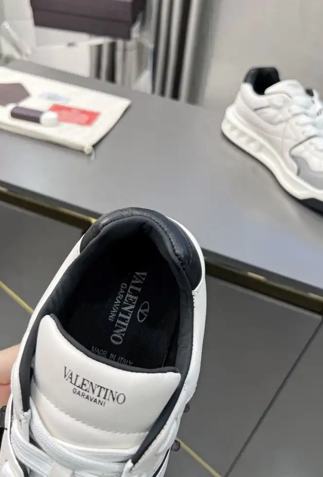 hype Valentino Sneakers