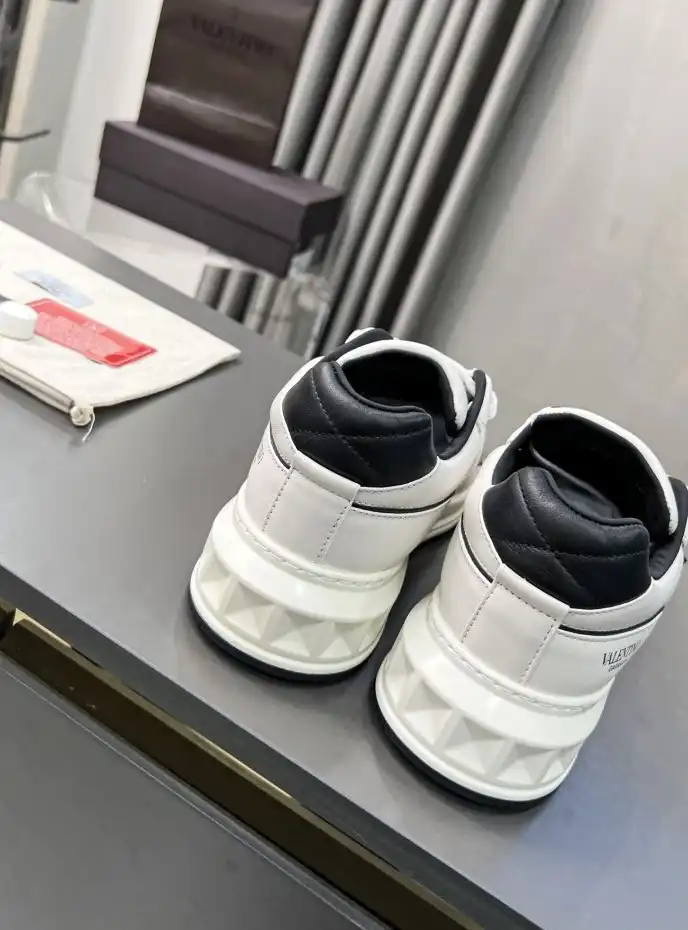 hype Valentino Sneakers