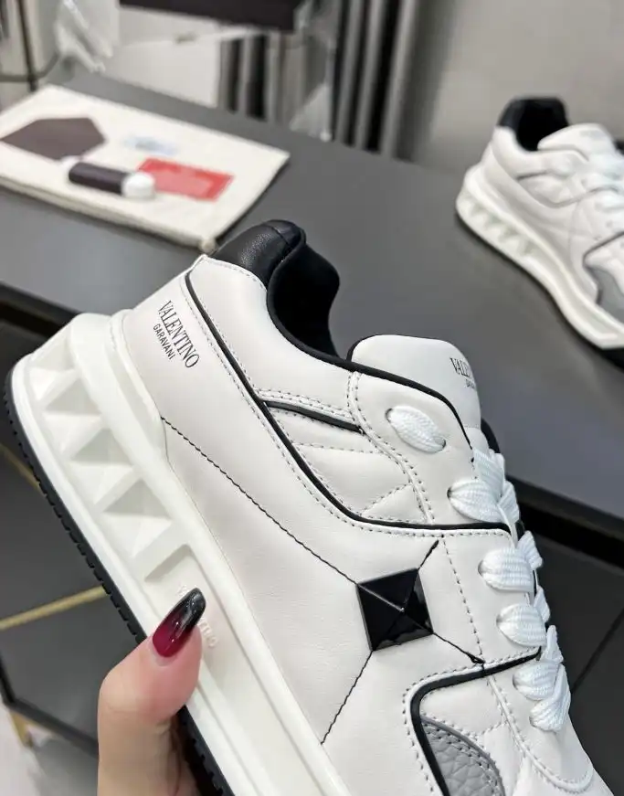 hype Valentino Sneakers