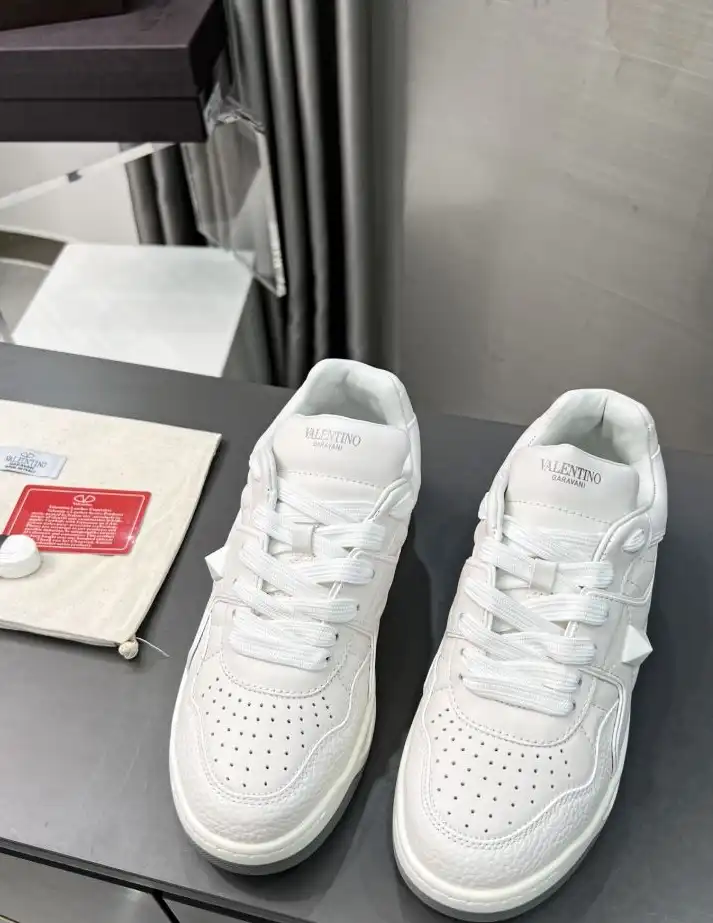 hype Valentino Sneakers