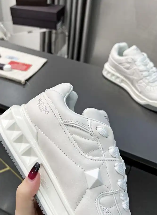 hype Valentino Sneakers